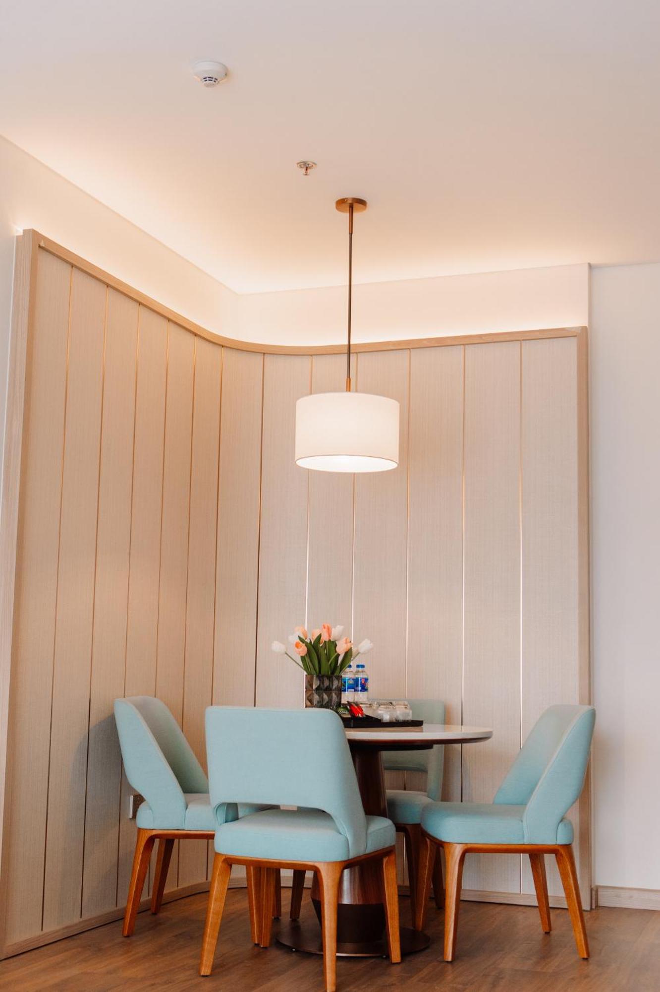 A La Carte Ha Long Apartment By The Beach Экстерьер фото